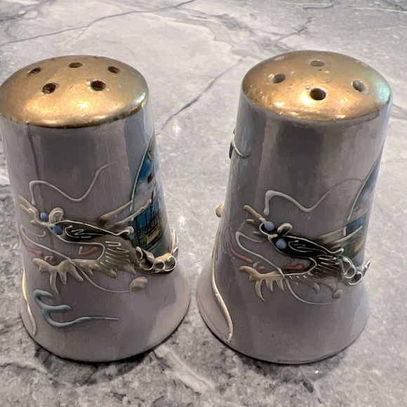 Dragonware Salt Pepper Shakers - Souvenir Marine Land Of The Pacific Japan Vtg - Picture 1 of 12